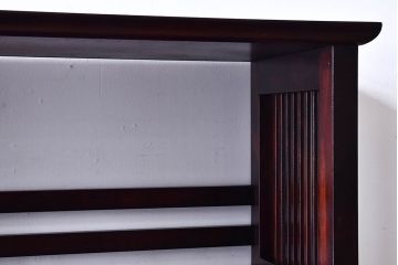 中古　九州民芸家具　カバ材　シックなデザインが魅力的な本棚(戸棚、飾り棚)