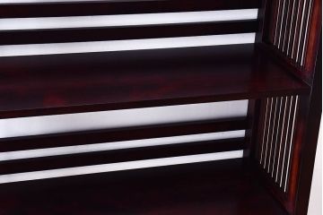 中古　九州民芸家具　カバ材　シックなデザインが魅力的な本棚(戸棚、飾り棚)