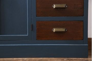 ペイント家具　ダイヤガラスと木味がおしゃれな食器棚(キャビネット、収納棚)
