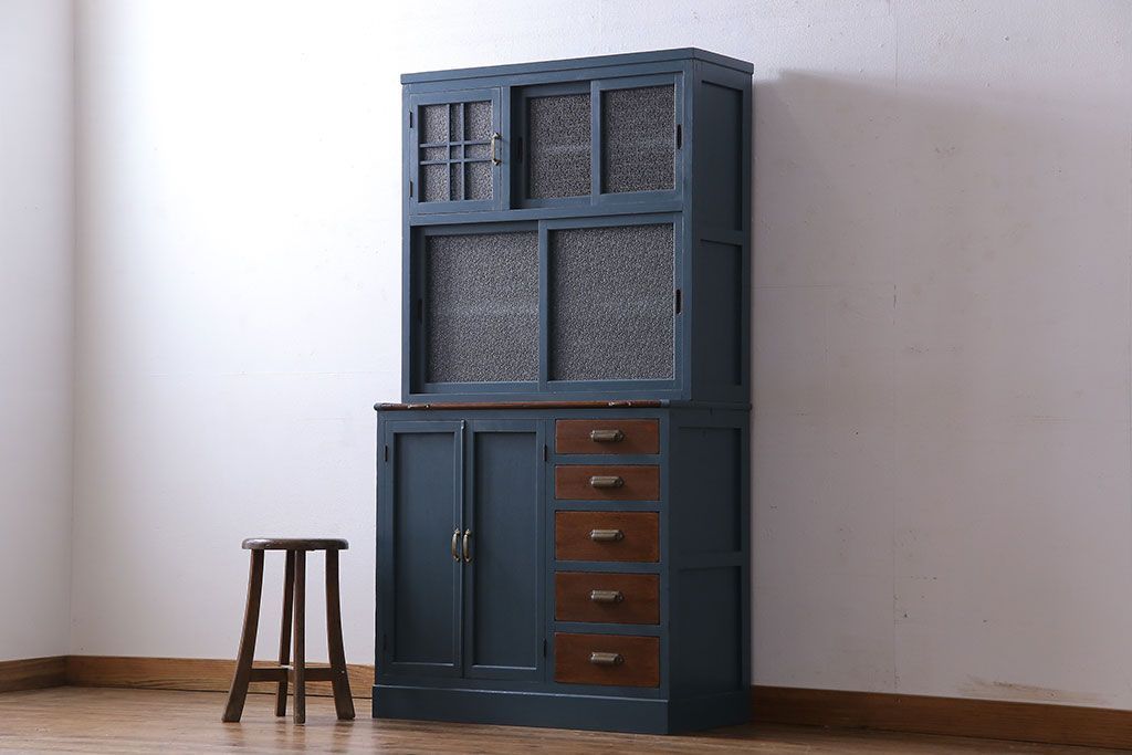 ペイント家具　ダイヤガラスと木味がおしゃれな食器棚(キャビネット、収納棚)