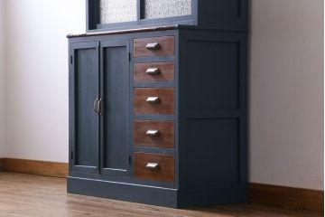 ペイント家具　ダイヤガラスと木味がおしゃれな食器棚(キャビネット、収納棚)