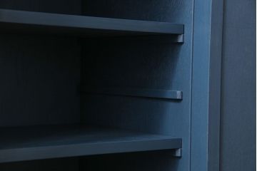 ペイント家具　ダイヤガラスと木味がおしゃれな食器棚(キャビネット、収納棚)