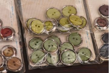 アンティーク雑貨　レトロで可愛らしいビンテージボタンセット