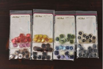 アンティーク雑貨　ビンテージ　丸みを帯びたデザインが可愛らしいボタンセット