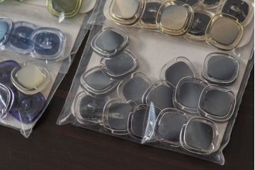 アンティーク雑貨　ビンテージ　丸みを帯びたデザインが可愛らしいボタンセット