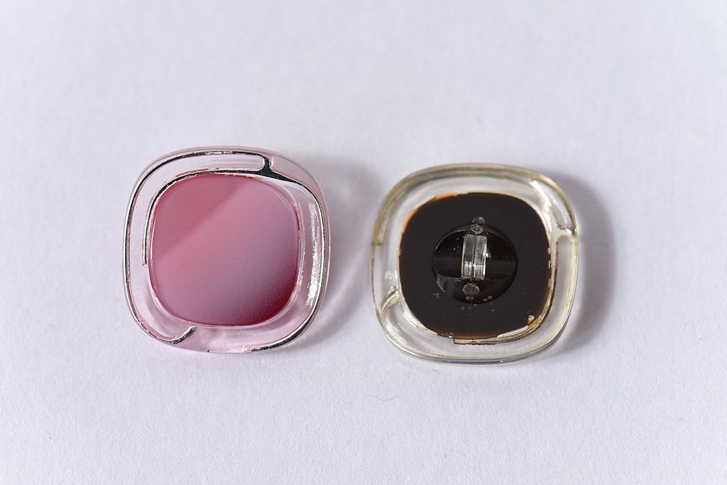 アンティーク雑貨　ビンテージ　丸みを帯びたデザインが可愛らしいボタンセット