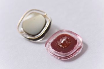 アンティーク雑貨　ビンテージ　丸みを帯びたデザインが可愛らしいボタンセット