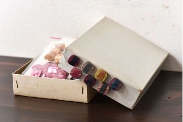 アンティーク雑貨　ビンテージ　レトロでデザイン性のあるボタンセット