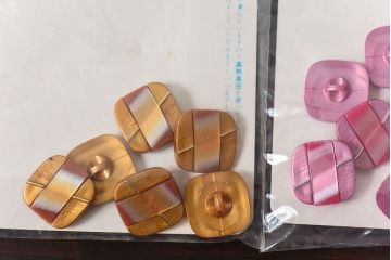 アンティーク雑貨　ビンテージ　レトロでデザイン性のあるボタンセット
