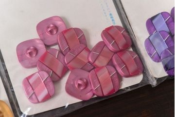 アンティーク雑貨　ビンテージ　レトロでデザイン性のあるボタンセット