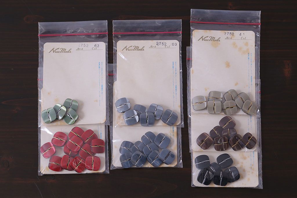 アンティーク雑貨　ビンテージ　シックなデザインのボタンセット