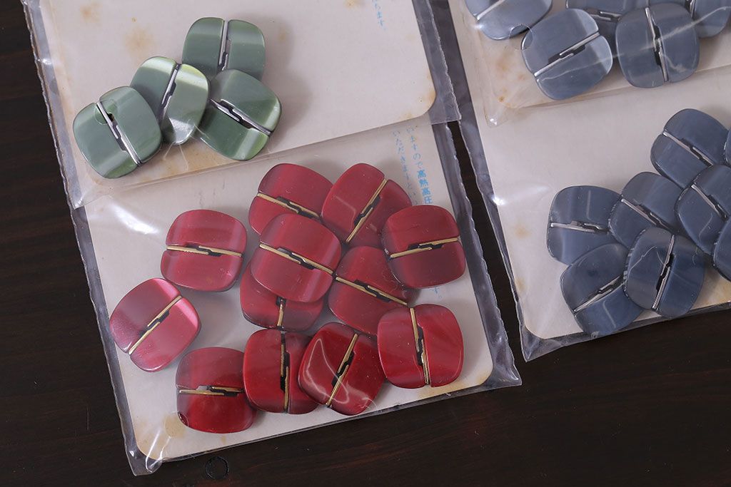 アンティーク雑貨　ビンテージ　シックなデザインのボタンセット