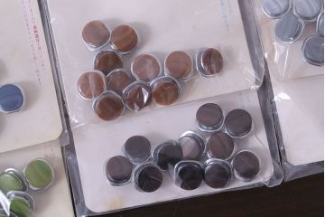 アンティーク雑貨　ビンテージ　落ち着いた色合いが上品な雰囲気漂う古いボタンセット