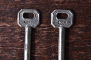 アンティーク雑貨　ヨーロッパアンティーク　古い風合いが味のあるキー(鍵、カギ)4本セット