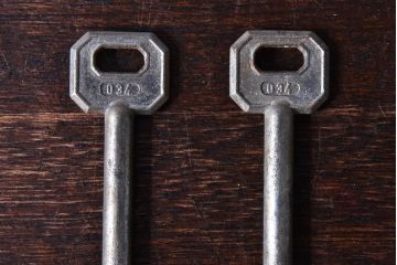 アンティーク雑貨　ヨーロッパアンティーク　古い風合いが味のあるキー(鍵、カギ)4本セット