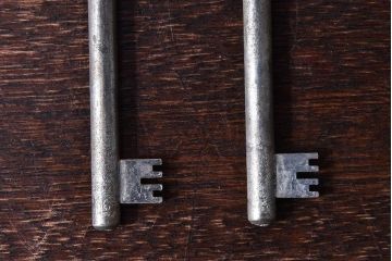 アンティーク雑貨　ヨーロッパアンティーク　古い風合いが味のあるキー(鍵、カギ)4本セット