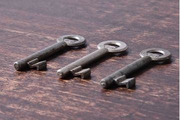 アンティーク雑貨　ヨーロッパアンティーク　古い風合いが味のあるキー(鍵、カギ)3本セット