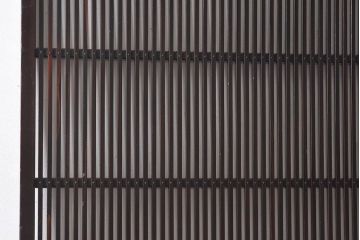 和製アンティーク　上品な雰囲気漂う和モダンな格子戸(引き戸、建具)2枚セット