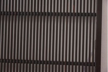 和製アンティーク　上品な雰囲気漂う和モダンな格子戸(引き戸、建具)2枚セット