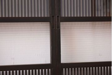 和製アンティーク　上品な雰囲気漂う和モダンな格子戸(引き戸、建具)2枚セット