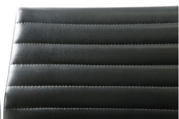 中古　美品　Hermanmiller(ハーマンミラー社)　イームズアルミナムグループ　本革　キャスター付き　洗練されたデザインが魅力的なマネジメントチェア(レザー、オフィスチェア、アームチェア、椅子)(定価約30万円)(R-027201)