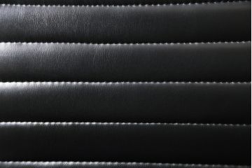 中古　美品　Hermanmiller(ハーマンミラー社)　イームズアルミナムグループ　本革　キャスター付き　洗練されたデザインが魅力的なマネジメントチェア(レザー、オフィスチェア、アームチェア、椅子)(定価約30万円)(R-027201)