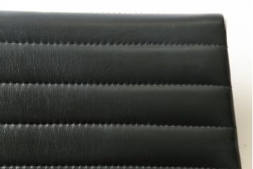中古　美品　Hermanmiller(ハーマンミラー社)　イームズアルミナムグループ　本革　キャスター付き　洗練されたデザインが魅力的なマネジメントチェア(レザー、オフィスチェア、アームチェア、椅子)(定価約30万円)(R-027202)