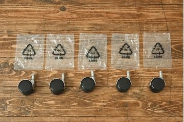 中古　美品　Hermanmiller(ハーマンミラー社)　イームズアルミナムグループ　本革　キャスター付き　洗練されたデザインが魅力的なマネジメントチェア(レザー、オフィスチェア、アームチェア、椅子)(定価約30万円)(R-027202)