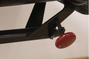 中古　美品　Hermanmiller(ハーマンミラー社)　イームズアルミナムグループ　本革　キャスター付き　洗練されたデザインが魅力的なマネジメントチェア(レザー、オフィスチェア、アームチェア、椅子)(定価約30万円)(R-027206)