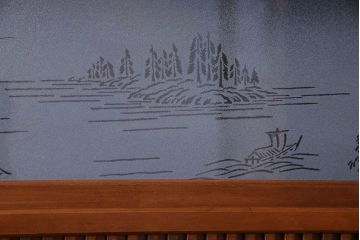 和製アンティーク　明るい木肌が印象的な裏ガラス入り格子戸(引き戸、建具)2枚セット