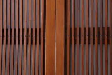 和製アンティーク　明るい木肌が印象的な裏ガラス入り格子戸(引き戸、建具)2枚セット