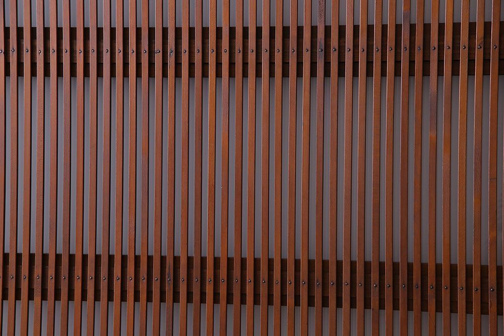 和製アンティーク　明るい木肌が印象的な裏ガラス入り格子戸(引き戸、建具)2枚セット