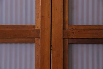 和製アンティーク　明るい木肌が印象的な裏ガラス入り格子戸(引き戸、建具)2枚セット