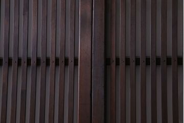 和製アンティーク　シンプルなデザインが魅力的な細身の格子戸(引き戸、建具)2枚セット