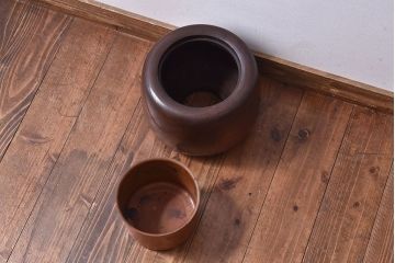アンティーク雑貨　和製アンティーク　深みのある木味が魅力的な桐火鉢(丸火鉢、木製火鉢、鉢カバー)(1)