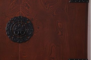 中古　民芸家具　金具が存在感を引き立てる衣装タンス(和タンス、引き出し)