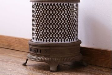 アンティーク雑貨　和製アンティーク　使い込まれた渋さが魅力の小振りなストーブ