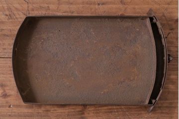 アンティーク雑貨　和製アンティーク　使い込まれた渋さが魅力の小振りなストーブ