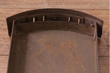 アンティーク雑貨　和製アンティーク　使い込まれた渋さが魅力の小振りなストーブ