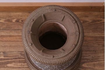 アンティーク雑貨　和製アンティーク　使い込まれた渋さが魅力の小振りなストーブ