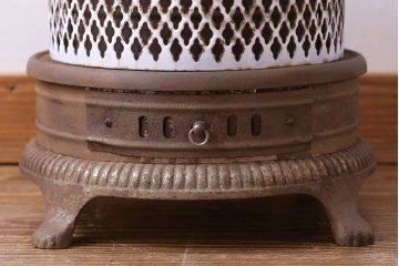 アンティーク雑貨　和製アンティーク　使い込まれた渋さが魅力の小振りなストーブ