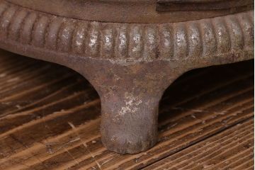 アンティーク雑貨　和製アンティーク　使い込まれた渋さが魅力の小振りなストーブ