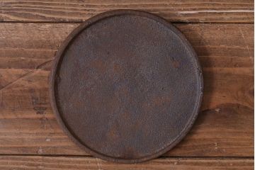 アンティーク雑貨　和製アンティーク　使い込まれた渋さが魅力の小振りなストーブ