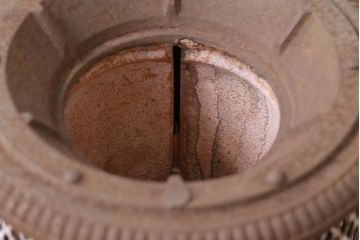 アンティーク雑貨　和製アンティーク　使い込まれた渋さが魅力の小振りなストーブ