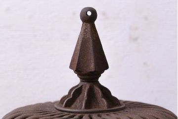 アンティーク雑貨　和製アンティーク　使い込まれた渋さが魅力の小振りなストーブ