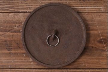 アンティーク雑貨　和製アンティーク　使い込まれた渋さが魅力の小振りなストーブ
