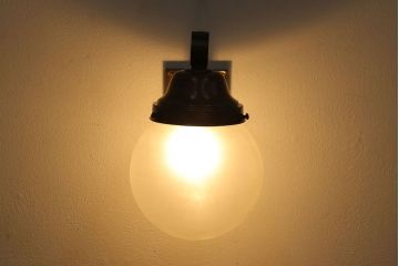 和製アンティーク　ガラスの質感が魅力的なウォールランプ(ブラケットライト、壁掛け照明)