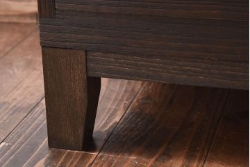 アンティーク家具　和製アンティーク　取っ手がおしゃれな脚付箪笥ローボード(ローチェスト、衣装箪笥)