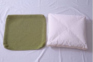 アンティーク雑貨　中古　arflex(アルフレックス)　OLTANO(オルタノ)　落ち着いた色合いのクッション(1)
