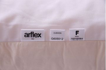 アンティーク雑貨　中古　arflex(アルフレックス)　OLTANO(オルタノ)　落ち着いた色合いのクッション(3)